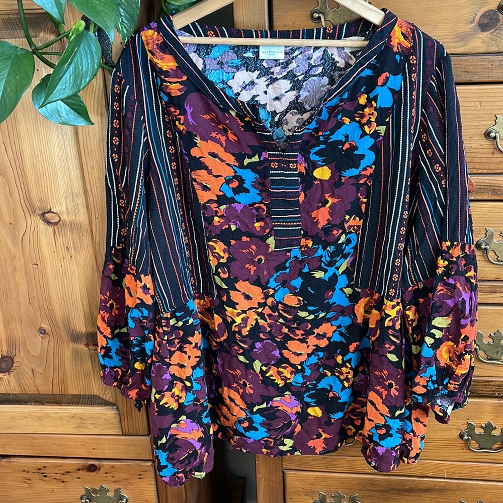 🌸Westbound cotton blouse with bright flowers       3/4 sleeves